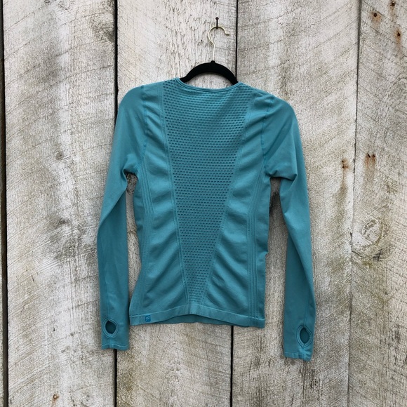 Fabletics | Arta seamless long sleeve athletic top - Picture 2 of 6
